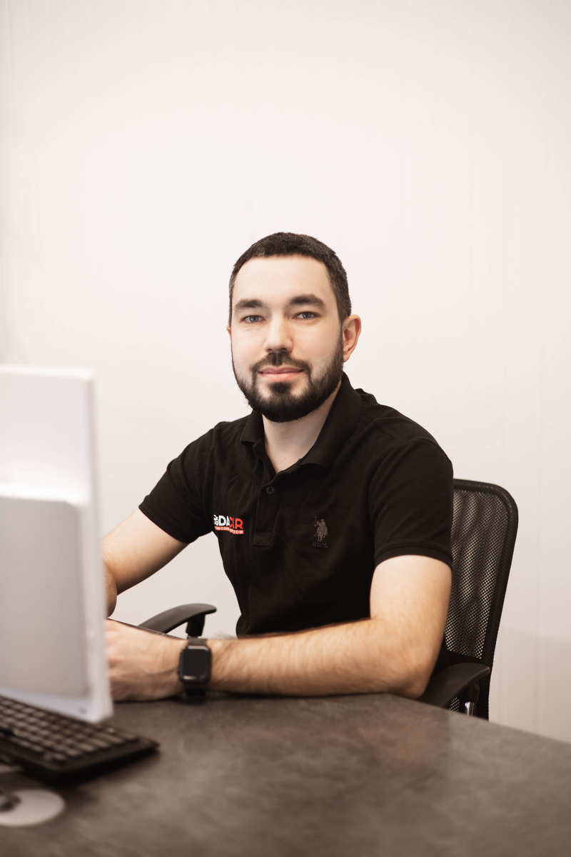 Наиль - Менеджер по продажам